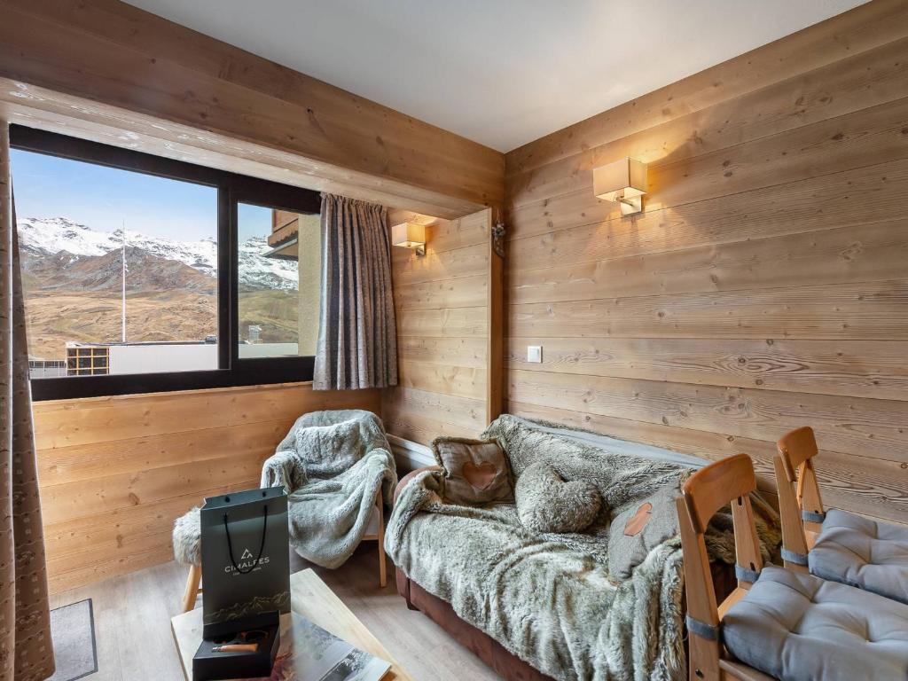 a living room with a couch and a window at Charmant appartement cosy au centre de Val Thorens avec WiFi - FR-1-640-20 in Val Thorens
