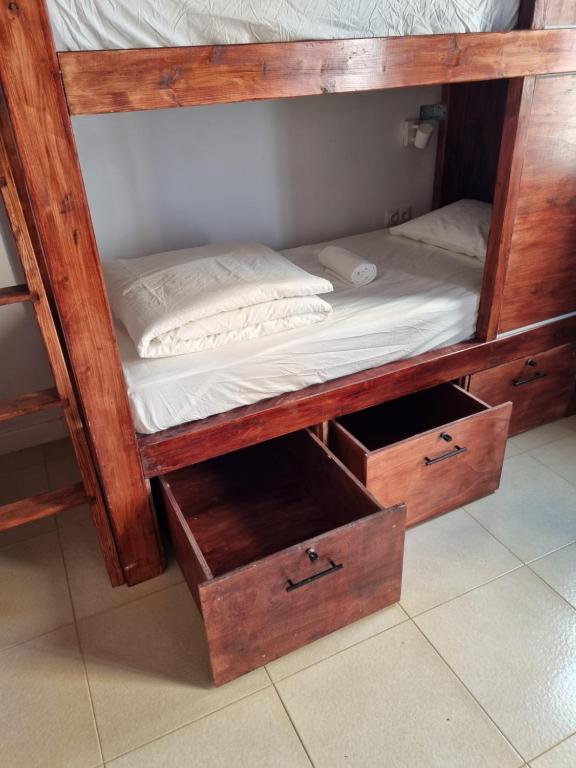 Postel nebo postele na pokoji v ubytování Compass House