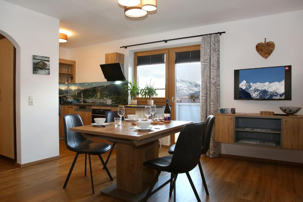 TV a/nebo společenská místnost v ubytování Alm Appartements ZellamSee
