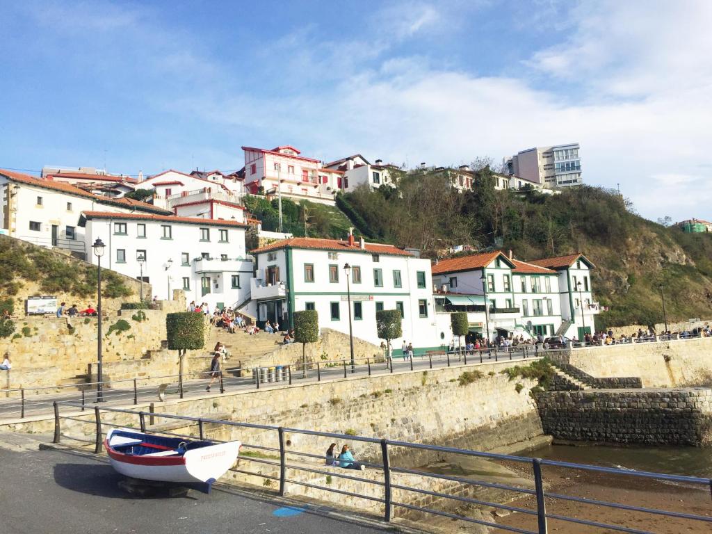 Fotografia z galérie ubytovania Getxo Garden Houses - Grand Chalet v destinácii Getxo
