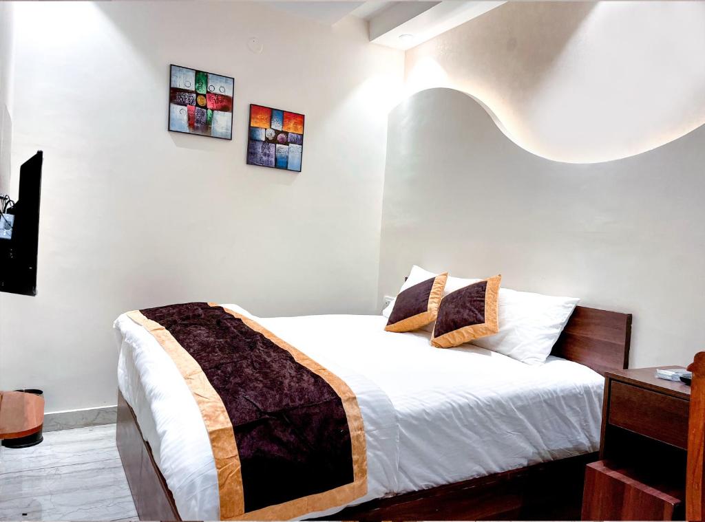 Postel nebo postele na pokoji v ubytování Hotel Joylife- Chottu Ram Chowk Rohtak Haryana