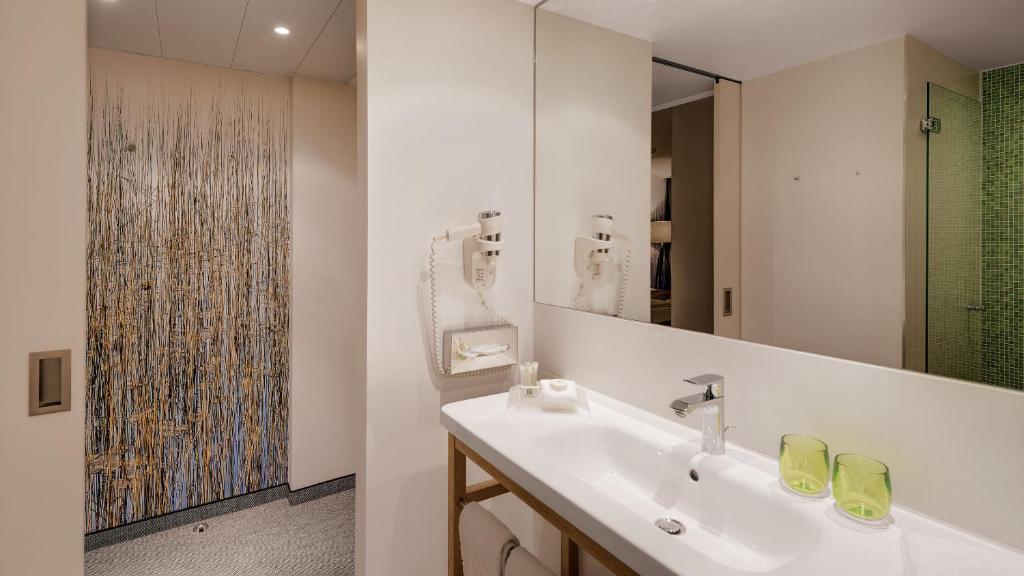 Um banheiro em Holiday Inn Frankfurt - Alte Oper by IHG