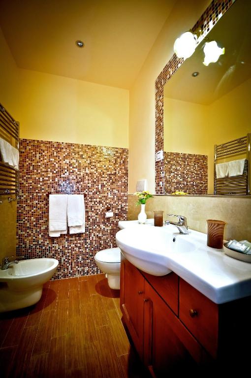A bathroom at Relais Cavour