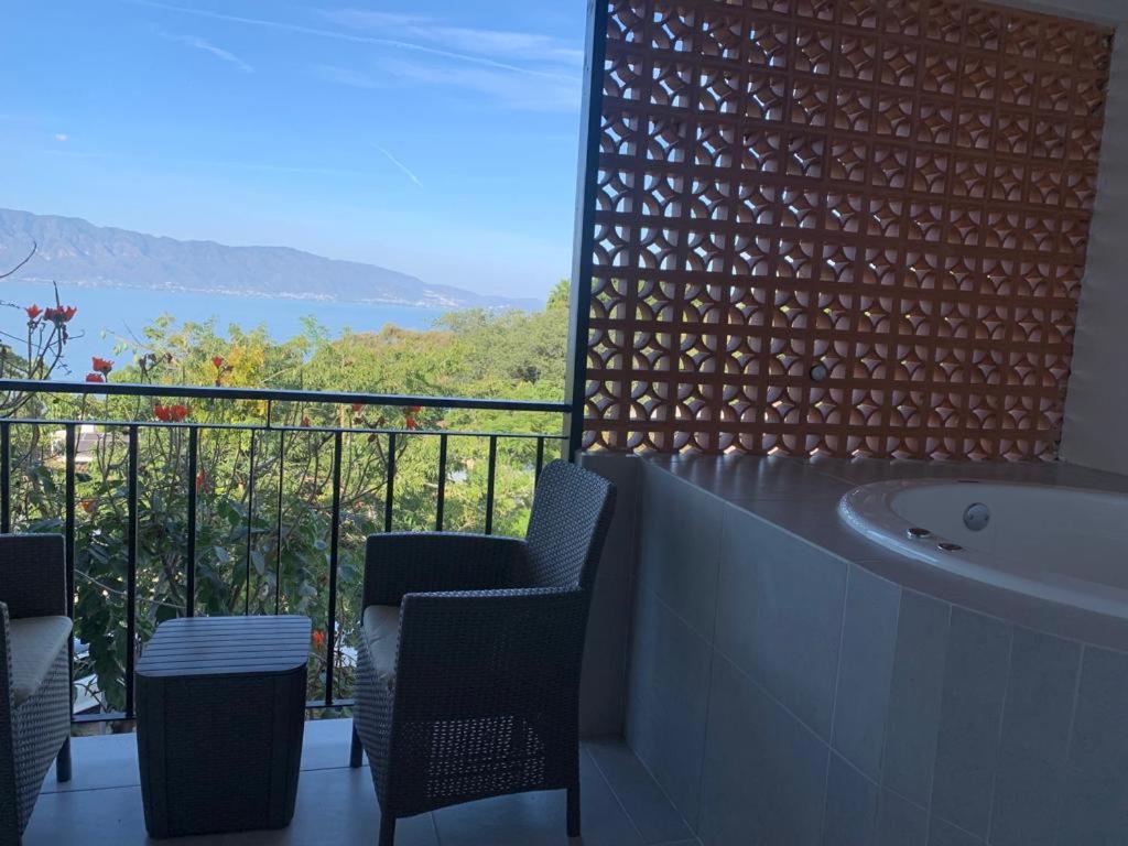 Nespecifikovaný výhled na hory nebo výhled na hory při pohledu z hotelu