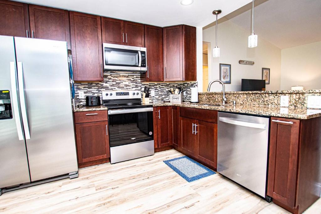 O bucătărie sau chicinetă la Heather Lakes Retreat