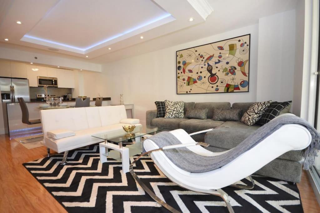 Posezení v ubytování LUXURY CONDO LOCATED iN THE HEART OF MIAMI