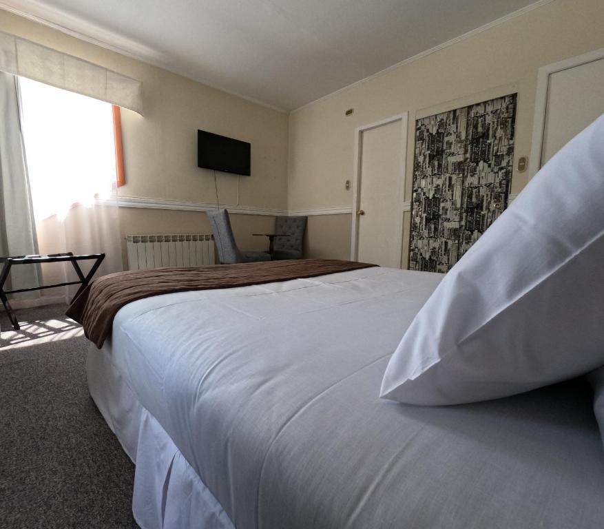 Postel nebo postele na pokoji v ubytování Darwin Hotel