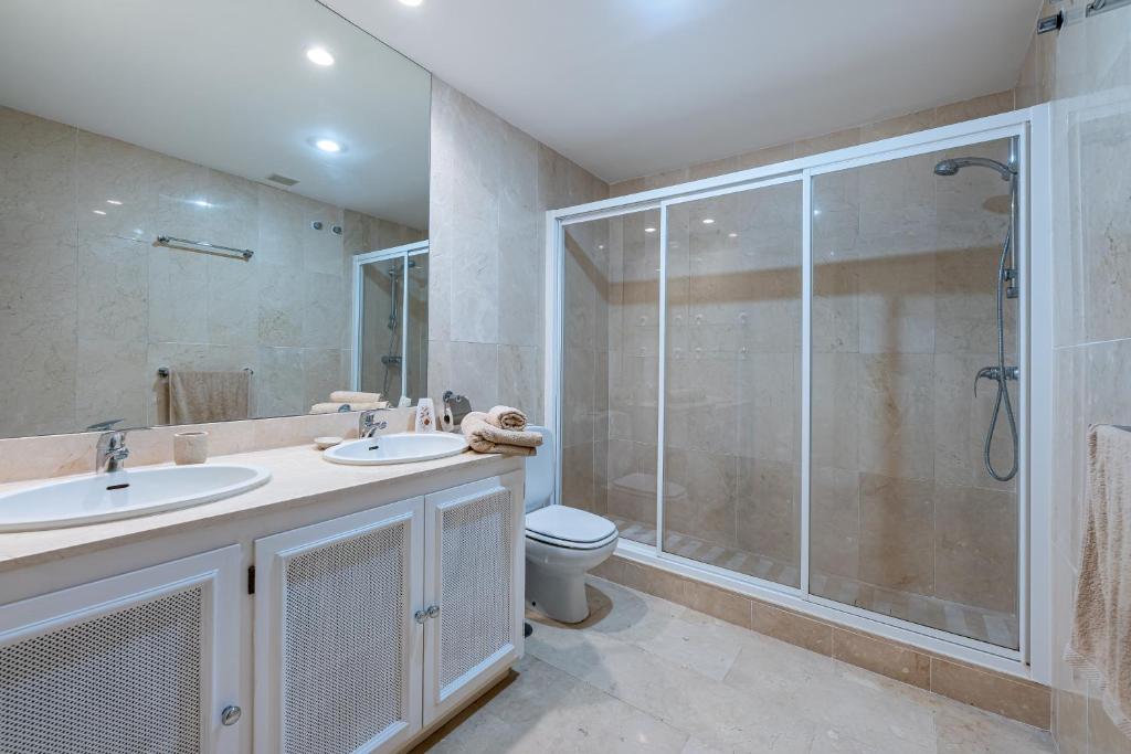 Fotografie z fotogalerie ubytování Townhouse in Aloha Pueblo with views v destinaci Marbella