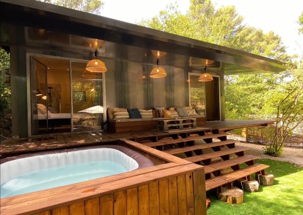 a hot tub in the backyard of a house at SUBLIME CHALET*JACUZZI*JARDIN*PLANCHA*CLIM*WIFI* in Meyreuil