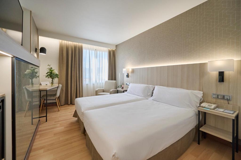 Postel nebo postele na pokoji v ubytování Hotel Albret