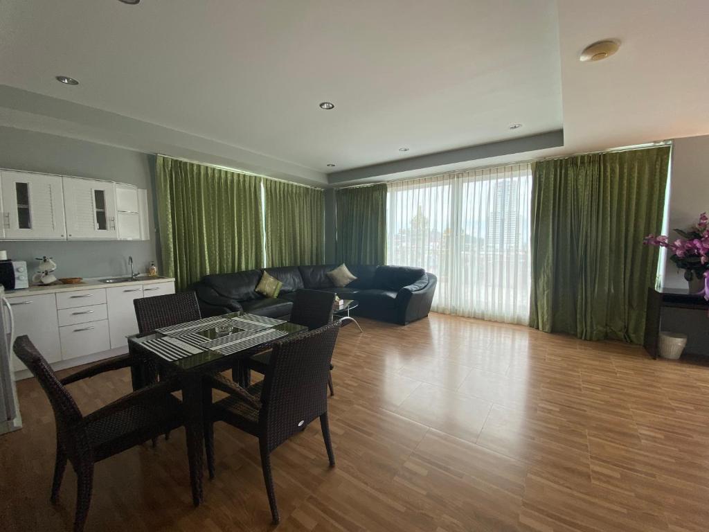 Kuchyň nebo kuchyňský kout v ubytování 77 Patong Hotel & Spa
