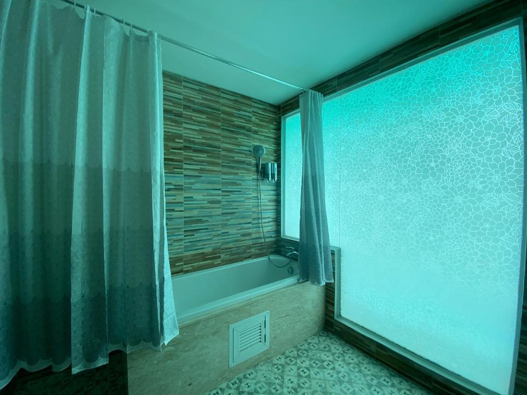 77 Patong Hotel & Spa - Resim 41