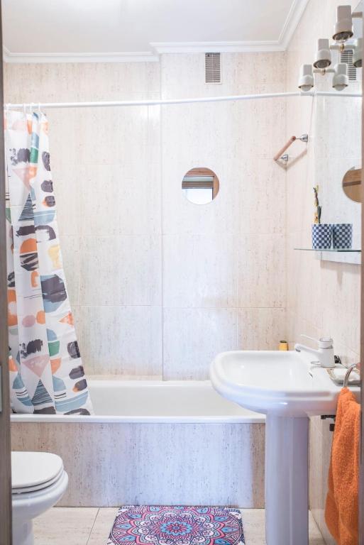 Kúpeľňa v ubytovaní Apartamento Samil Primera Línea de Playa 2H
