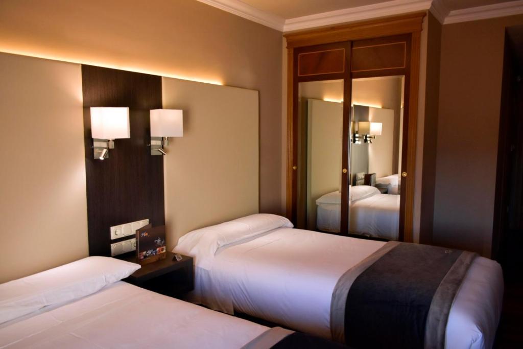 Postel nebo postele na pokoji v ubytování Hotel Armiñe