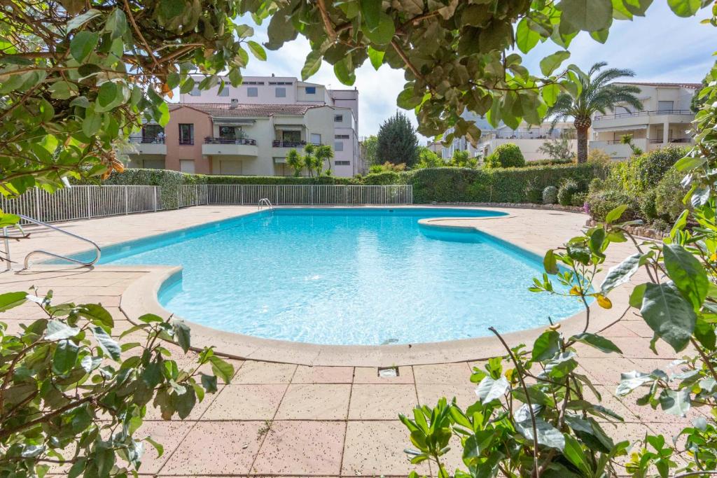 a large swimming pool in a yard with trees at Paradise Cannes Center with Pool and Park VILLA LE LYS in Cannes