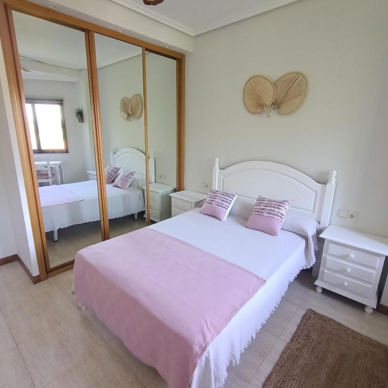 Postel nebo postele na pokoji v ubytování Apartamento Samil Primera Línea de Playa 2C