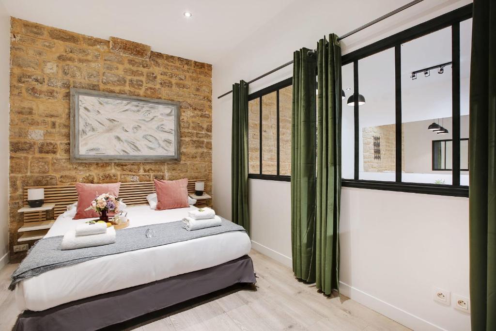 Posteľ alebo postele v izbe v ubytovaní Cosy apartment - 6P-2BR - République