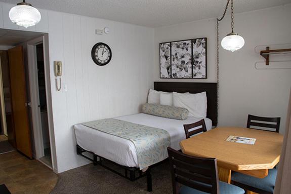 Postel nebo postele na pokoji v ubytování Florentine Family Motel