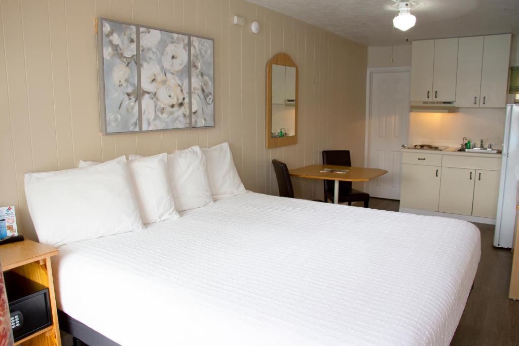 Postel nebo postele na pokoji v ubytování Florentine Family Motel