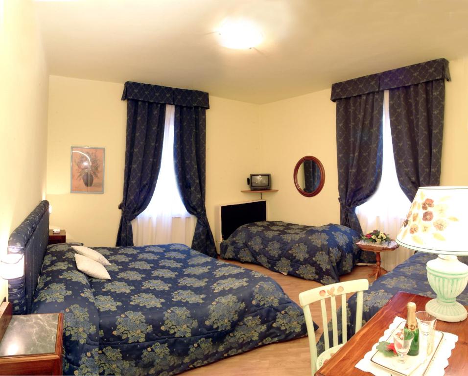 Postel nebo postele na pokoji v ubytování Hotel Ristorante Piccolo Chianti