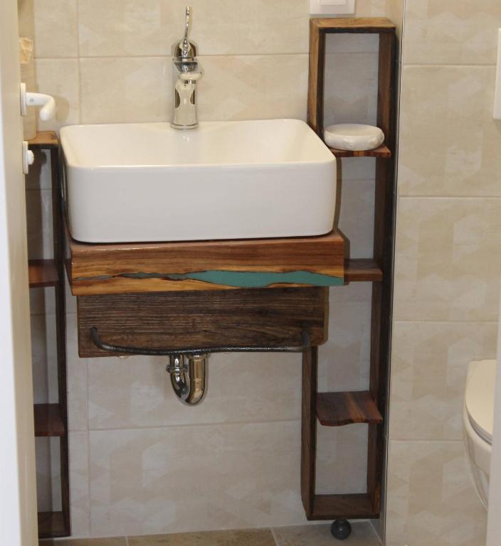 Kúpeľňa v ubytovaní Apartmani Pelješac Sova