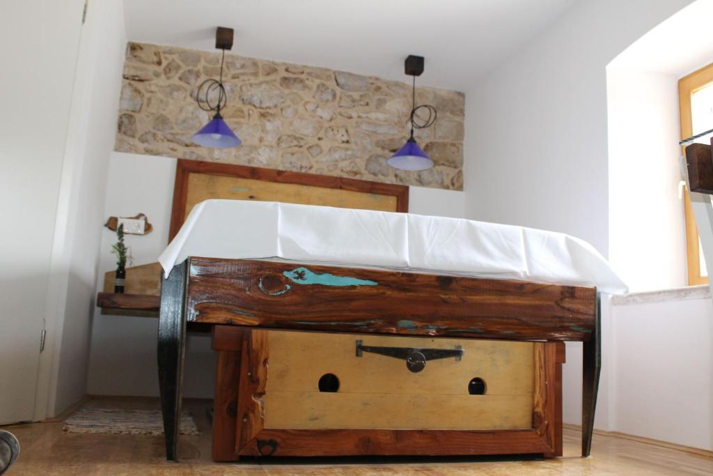 Posteľ alebo postele v izbe v ubytovaní Apartmani Pelješac Sova