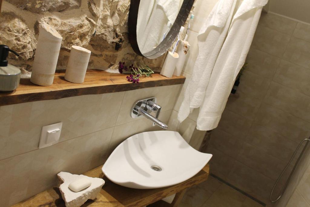 Kúpeľňa v ubytovaní Apartmani Pelješac Sova