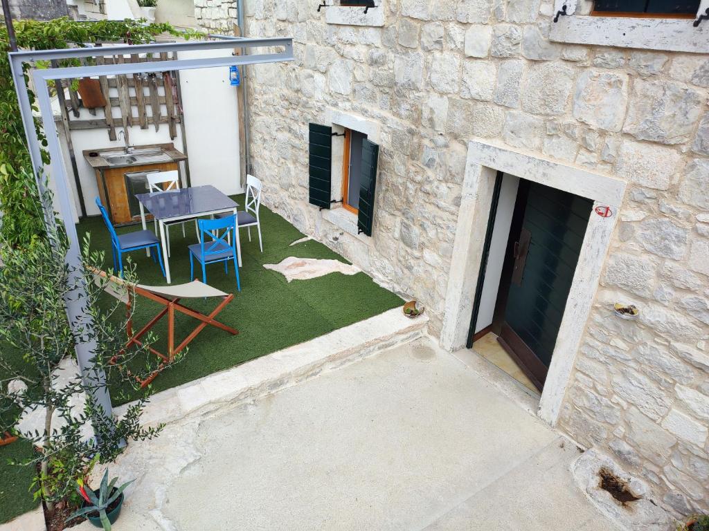 Patio alebo iná vonkajšia časť ubytovania Apartmani Pelješac Sova