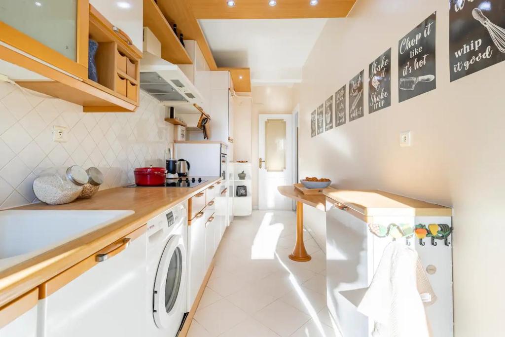 Kuchyňa alebo kuchynka v ubytovaní Eat - Sleep - Wander Chic and Cosy Flat