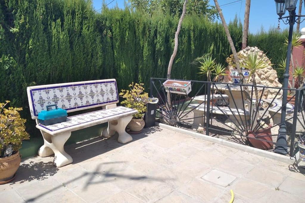 Vonkajšia záhrada v ubytovaní Beautiful quiet house with private pool in City of Music Lliria,22 minutes from valencia