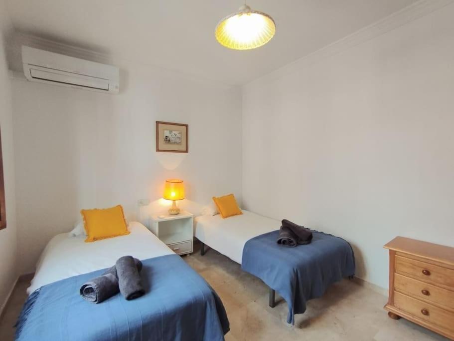 Fotografia z galérie ubytovania Beautiful 2 bedroom in Calle Carabeo, Nerja v destinácii Nerja