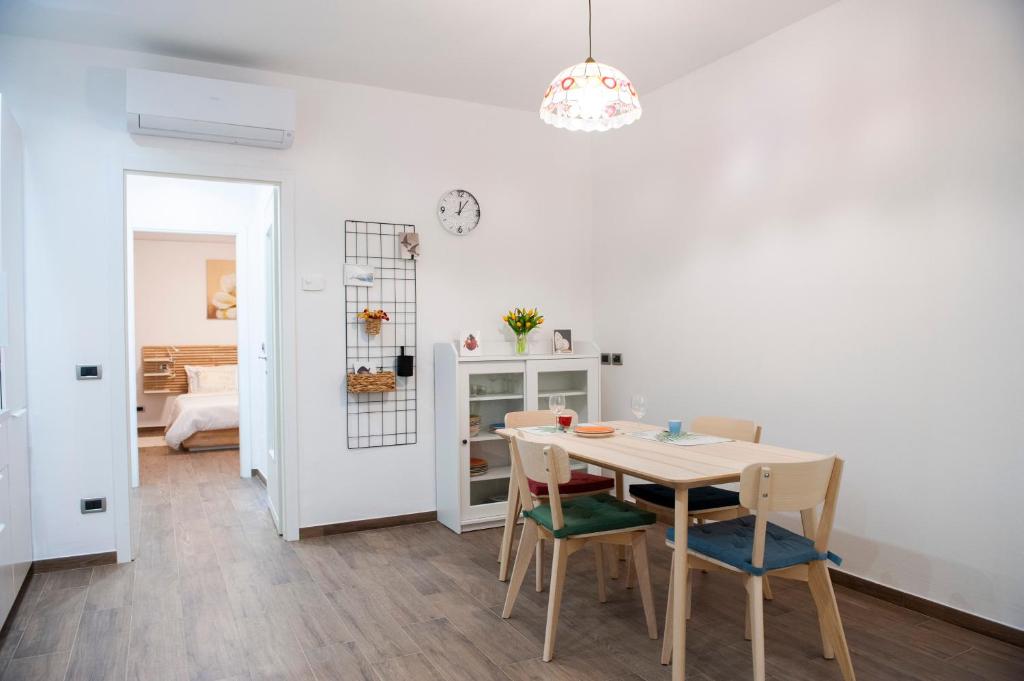 Ένα ή περισσότερα κρεβάτια σε δωμάτιο στο SunGarda Apartment