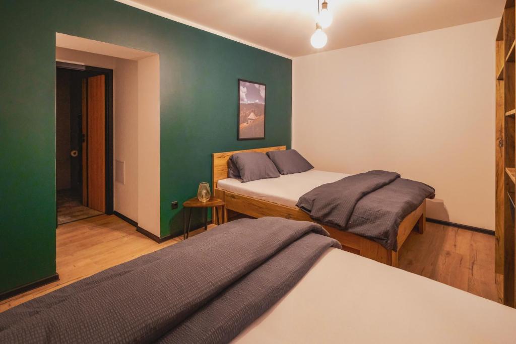 Ένα ή περισσότερα κρεβάτια σε δωμάτιο στο Apartmány U Rodinky