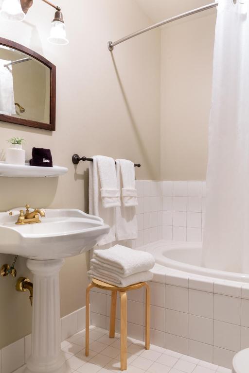 Garden Street Inn Downtown San Luis Obispo, A Kirkwood Collection Hotel - Standard King Room