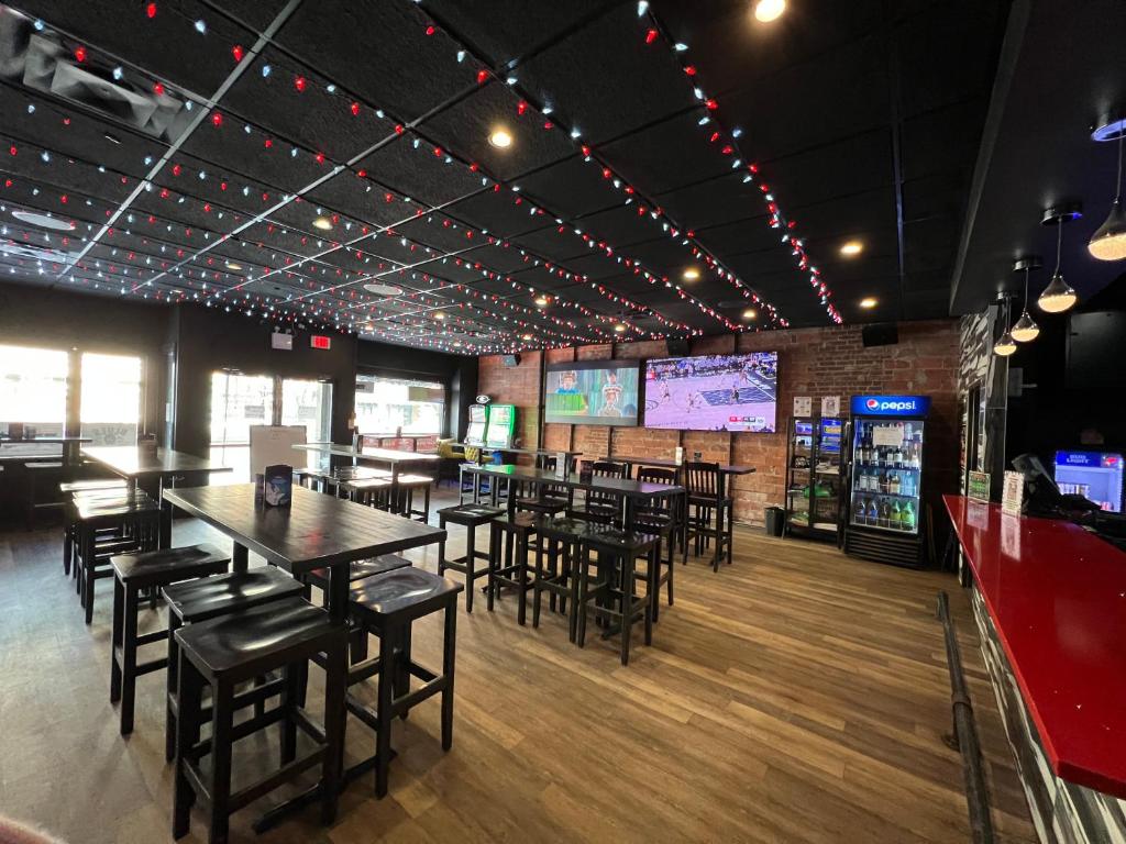 Commercial Hotel - Resim 2