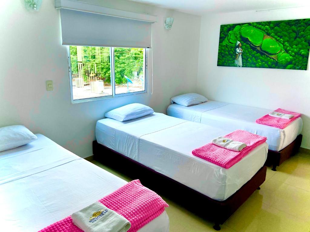 Ένα ή περισσότερα κρεβάτια σε δωμάτιο στο Hotel Parque de los Novios Inn
