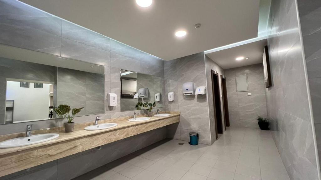 a bathroom with two sinks and a large mirror at Twins Boutique Hotel in Aqaba