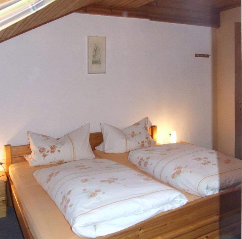 Postel nebo postele na pokoji v ubytování Pension Sonnenhof