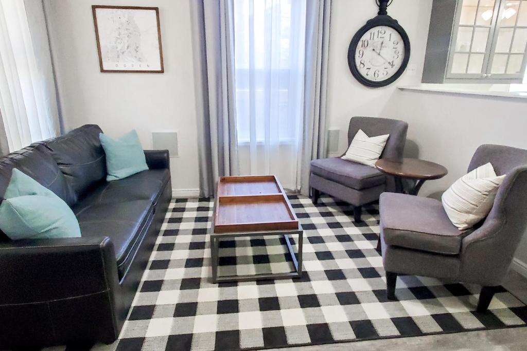 Vacation Home Minutes From Downtown, Great For Families - Housity