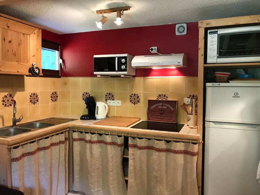 Kuchyňa alebo kuchynka v ubytovaní Appartement 65m2 esprit Chalet. Parking. Balcon