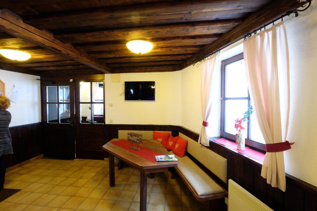 TV a/nebo společenská místnost v ubytování Alpenhotel Marcius
