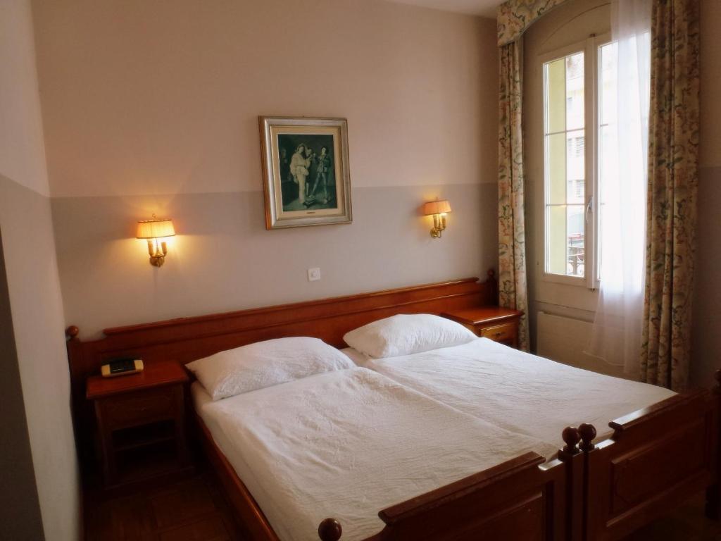 Postel nebo postele na pokoji v ubytování Hotel Central Continental