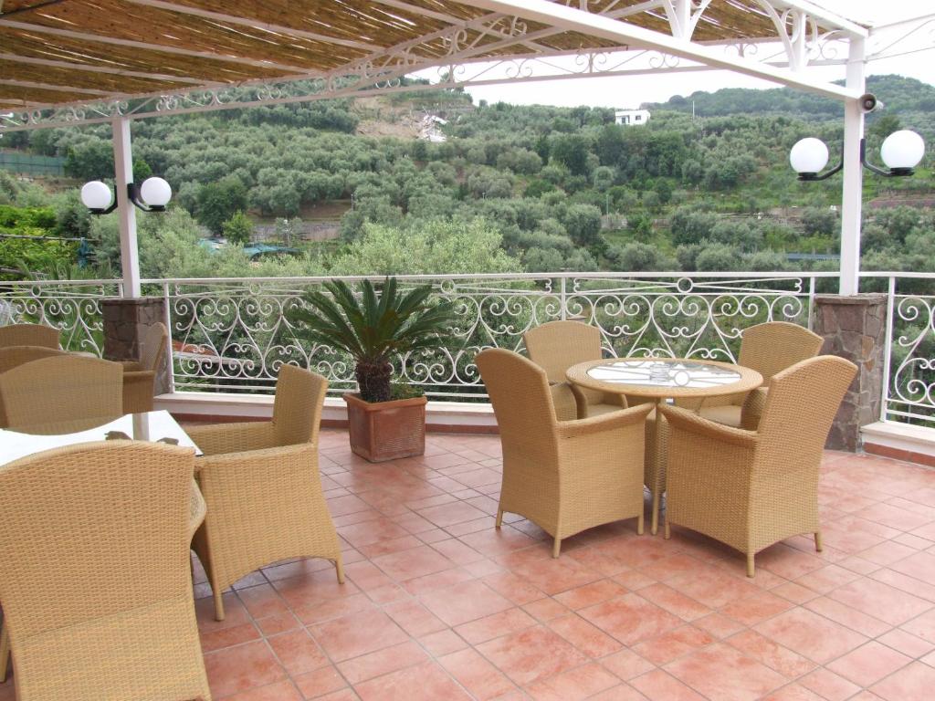 a patio with a table and chairs on a balcony at Hotel Dania in Sorrento