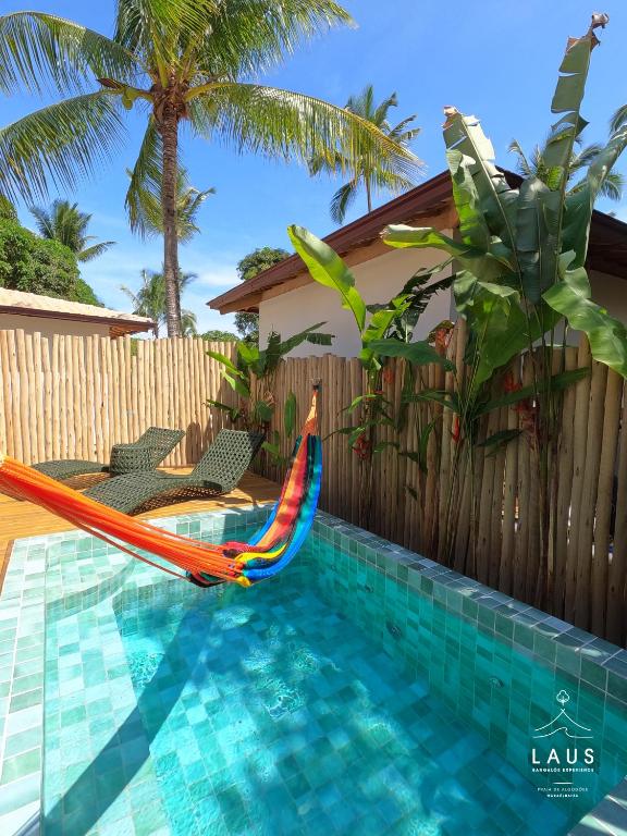 Bazén v ubytování LAUS Bangalôs Experience - Piscina Privativa - Praia de Algodões - Península de Maraú - Bahia nebo v jeho okolí