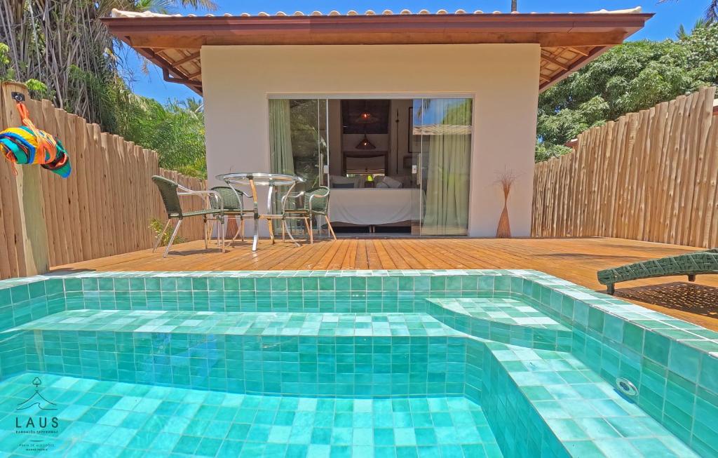 Bazén v ubytování LAUS Bangalôs Experience - Piscina Privativa - Praia de Algodões - Península de Maraú - Bahia nebo v jeho okolí