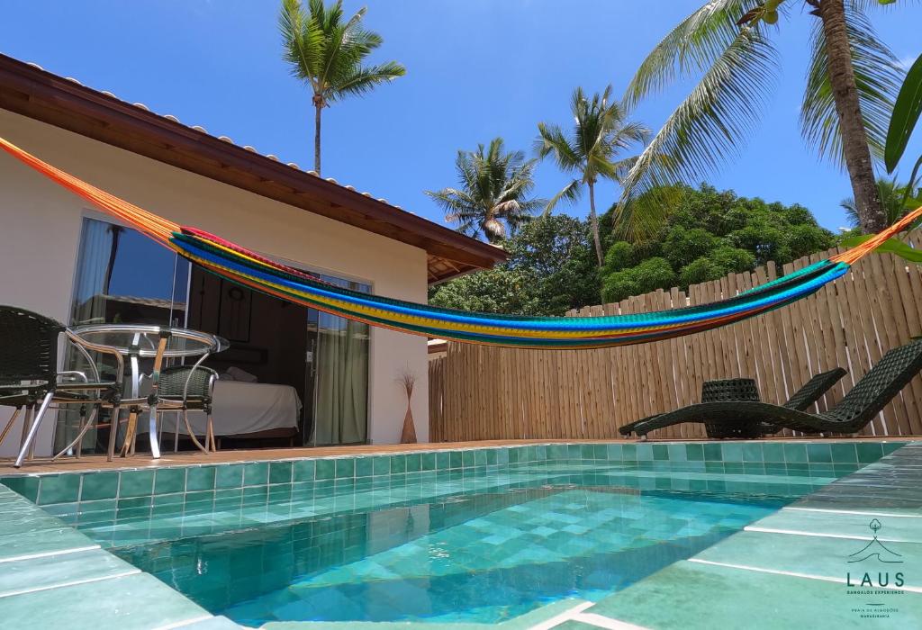Bazén v ubytování LAUS Bangalôs Experience - Piscina Privativa - Praia de Algodões - Península de Maraú - Bahia nebo v jeho okolí