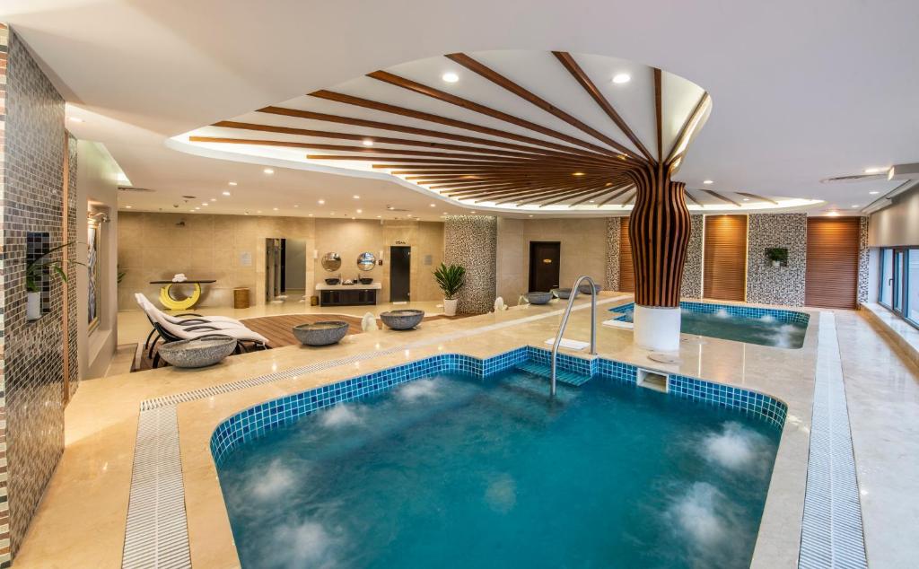 Vinpearl Resort Nha Trangの敷地内または近くにあるプール