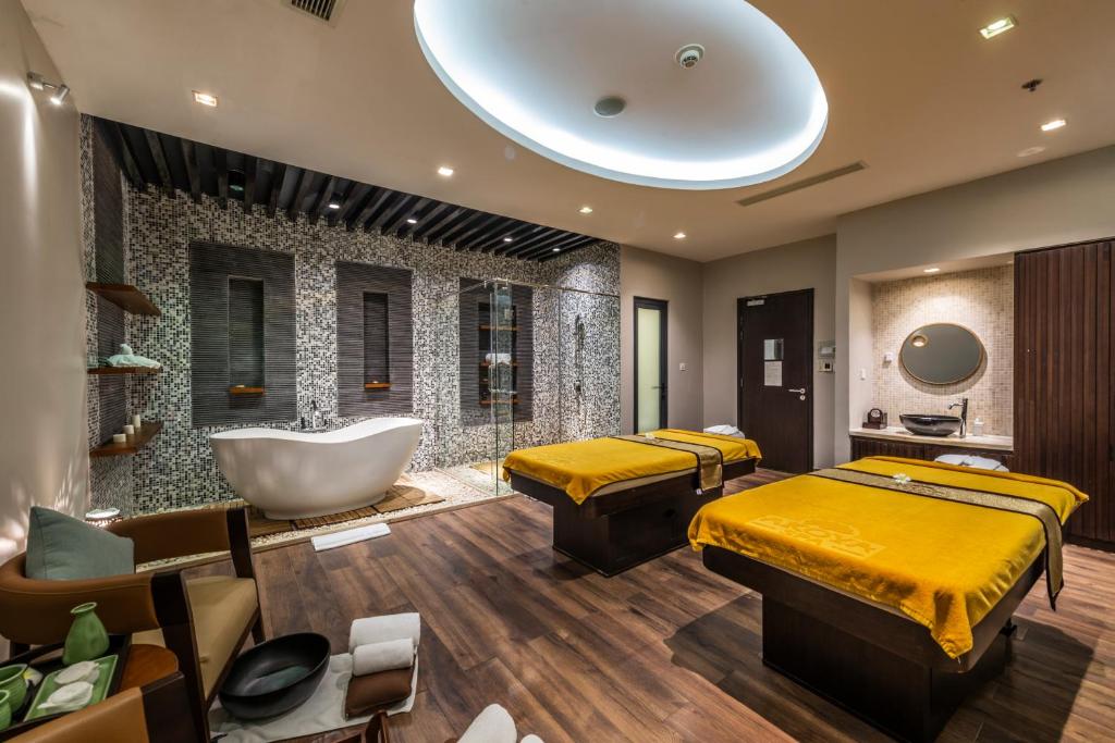Oceanfront villa Nha Trang hotline