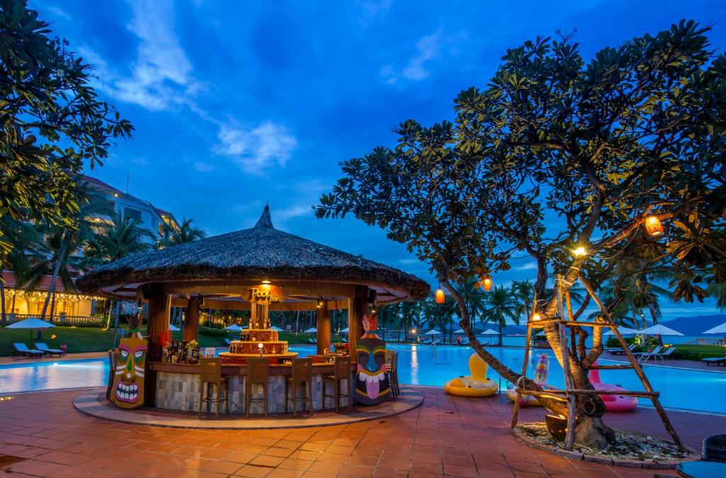 Vinpearl Resort Nha Trangの敷地内または近くにあるプール