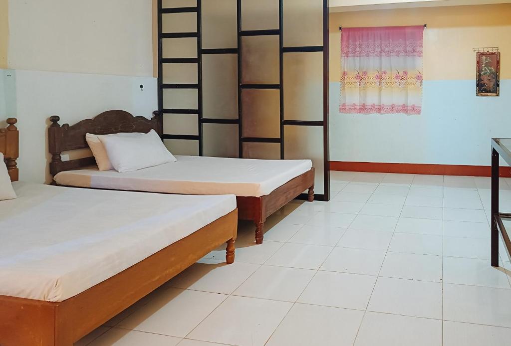 Voodi või voodid majutusasutuse RedDoorz @ Grand Valley Hotel Junction Luna Cagayan toas